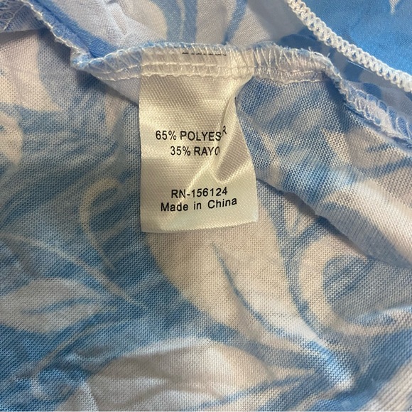 Shana boutique brand Blue & White Floral Tiered Flowy Top size Medium - Picture 9 of 10